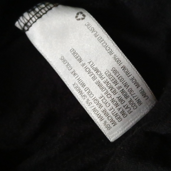 💟V-neck tee - Picture 4 of 5